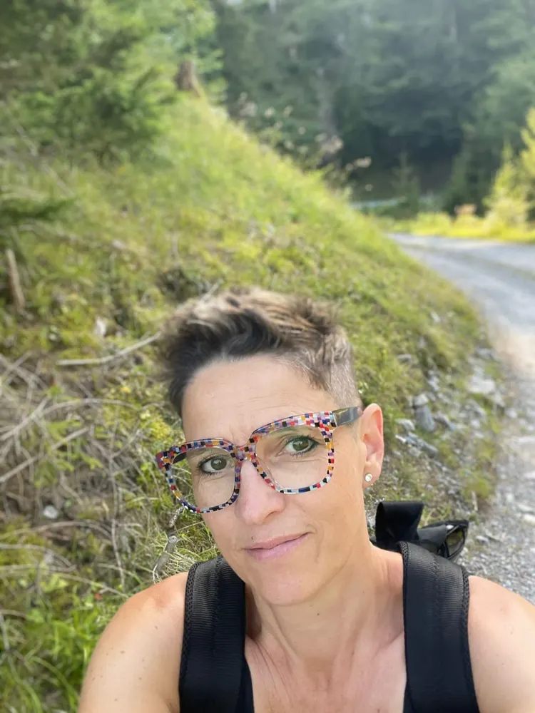 Katja beim Wandern in den Bergen